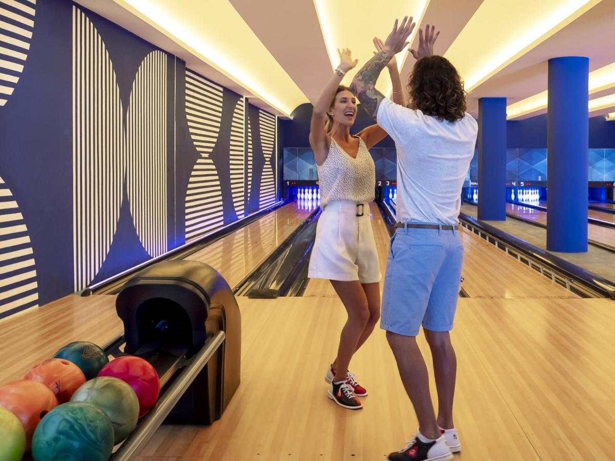 Ocean Eden Bay (Adults Only) Hotel Spring Rises Bagian luar foto Bowling