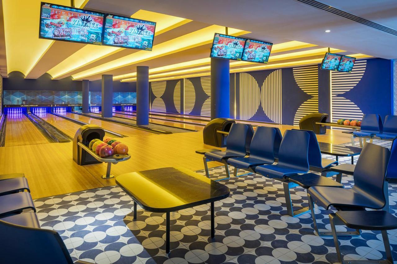 Ocean Eden Bay (Adults Only) Hotel Spring Rises Bagian luar foto Bowling Alley
