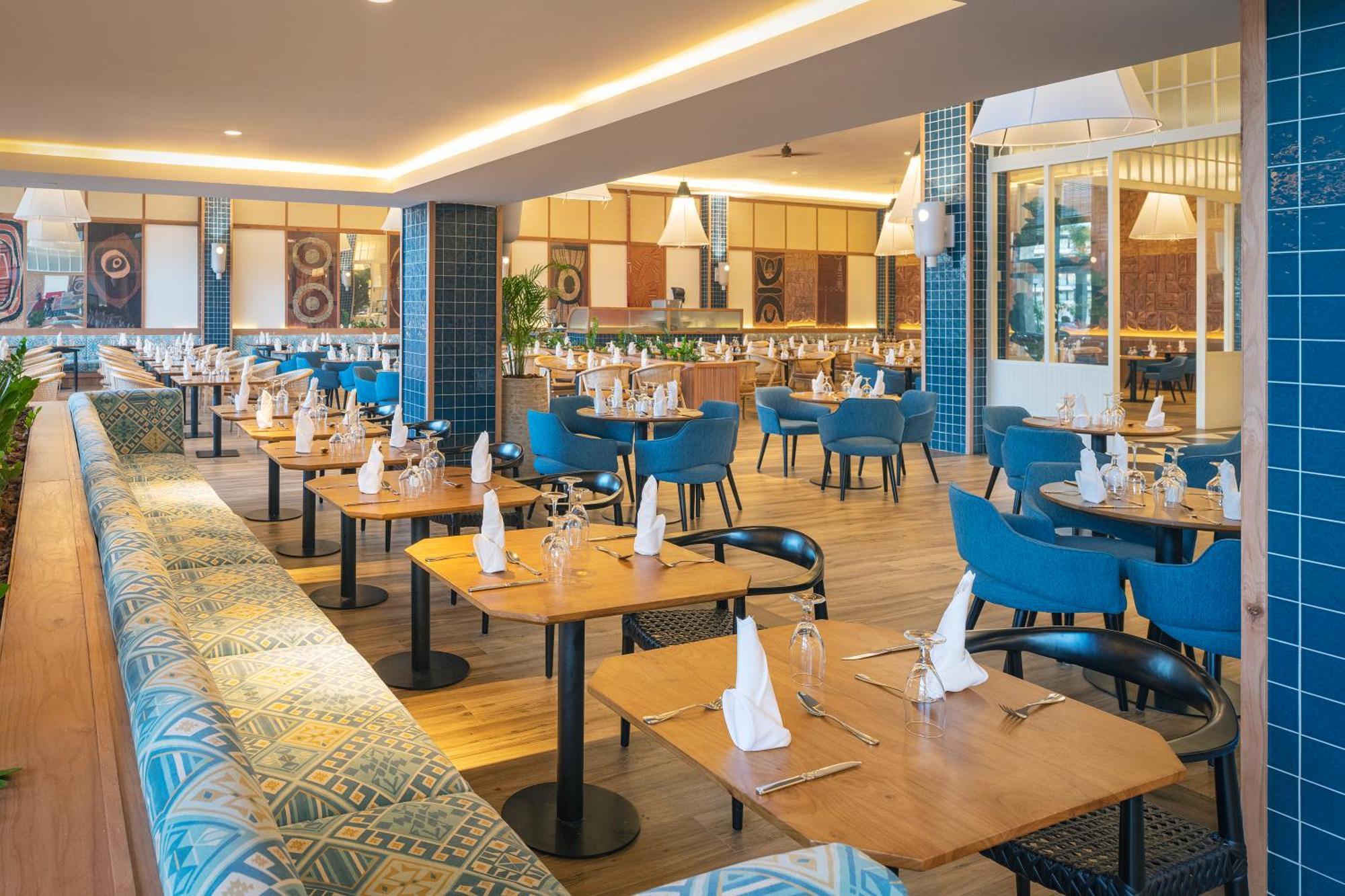 Ocean Eden Bay (Adults Only) Hotel Spring Rises Bagian luar foto The restaurant