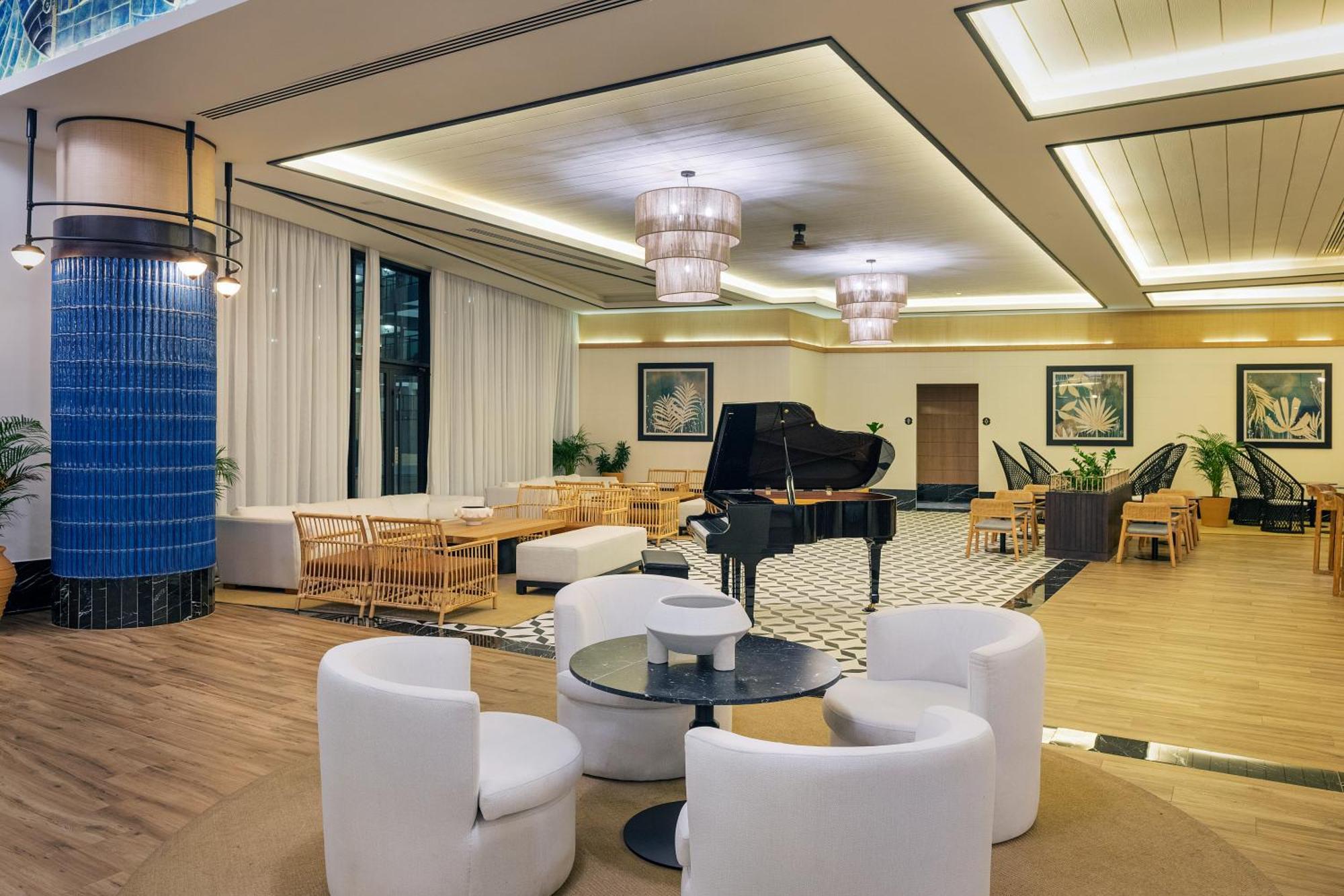 Ocean Eden Bay (Adults Only) Hotel Spring Rises Bagian luar foto The lounge at the airport